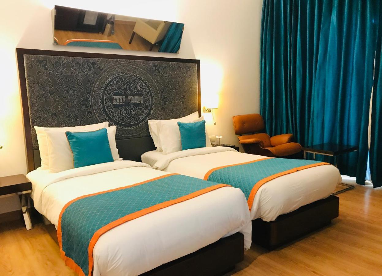 Golden Tulip City Centre Ґурґаон Екстер'єр фото
