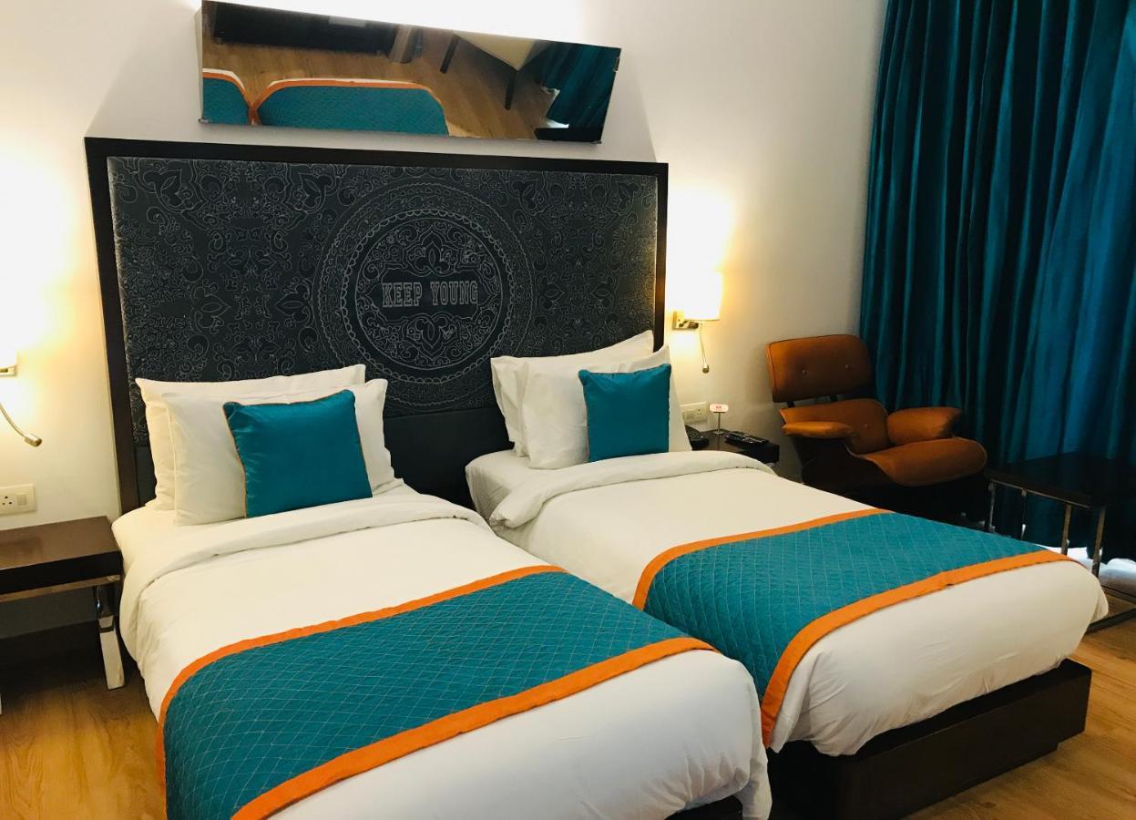 Golden Tulip City Centre Ґурґаон Екстер'єр фото