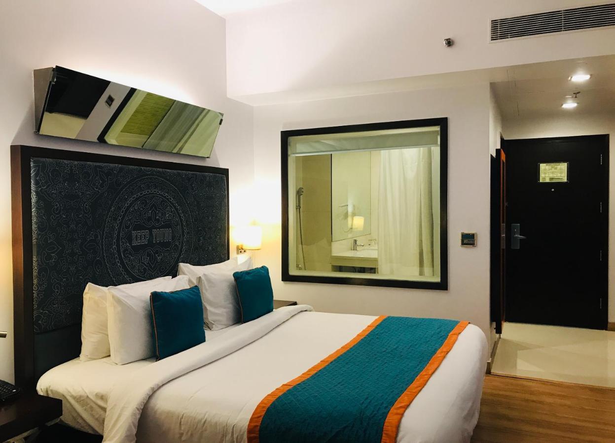 Golden Tulip City Centre Ґурґаон Екстер'єр фото