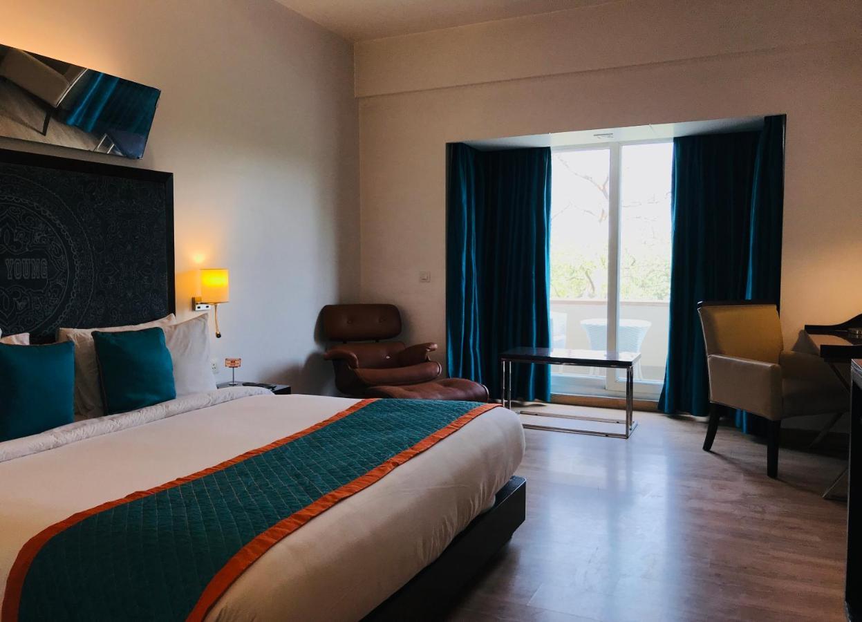 Golden Tulip City Centre Ґурґаон Екстер'єр фото