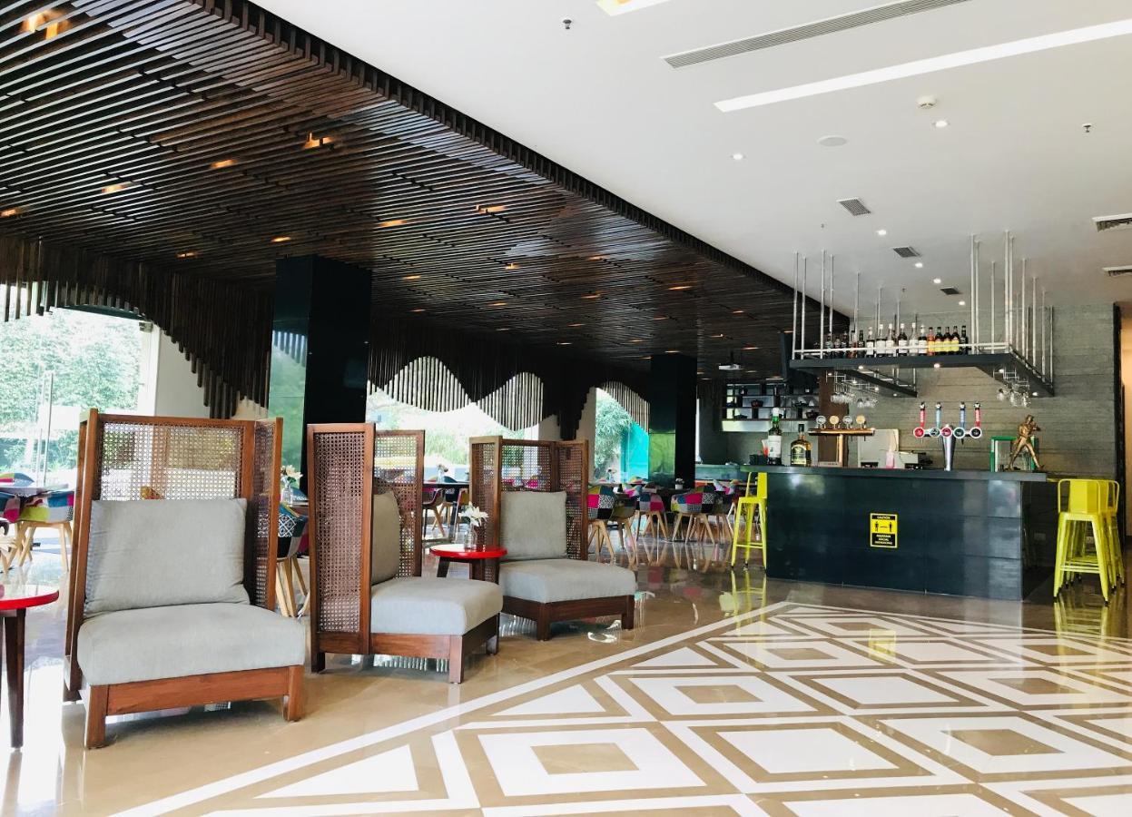 Golden Tulip City Centre Ґурґаон Екстер'єр фото