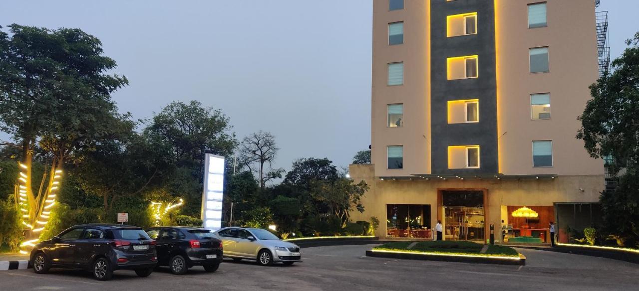 Golden Tulip City Centre Ґурґаон Екстер'єр фото